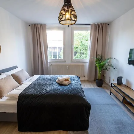 Zentral & Modern Nahe Hauptbahnhof Mit Privatparkplatz & Schnellem Wlan Appartamento