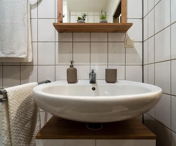 Zentral & Modern Nahe Hauptbahnhof Mit Privatparkplatz & Schnellem Wlan Essen