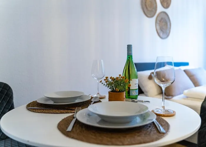 Zentral & Modern Nahe Hauptbahnhof Mit Privatparkplatz & Schnellem Wlan Appartamento